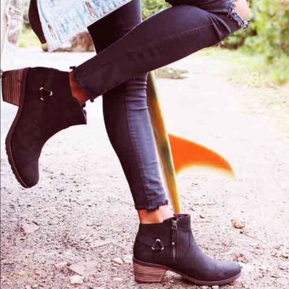 ***SOLD*** Teva Black Harness Heel Ankle Boot 6.5 - Picture 2 of 8